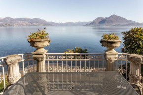 Villa Niobe - Exclusive Lakefront Apartment With Private Beach Stresa